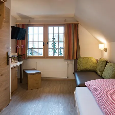 Restaurant Hirschen Szálloda 2*