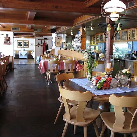 ホテル Restaurant Hirschen Unterseen
