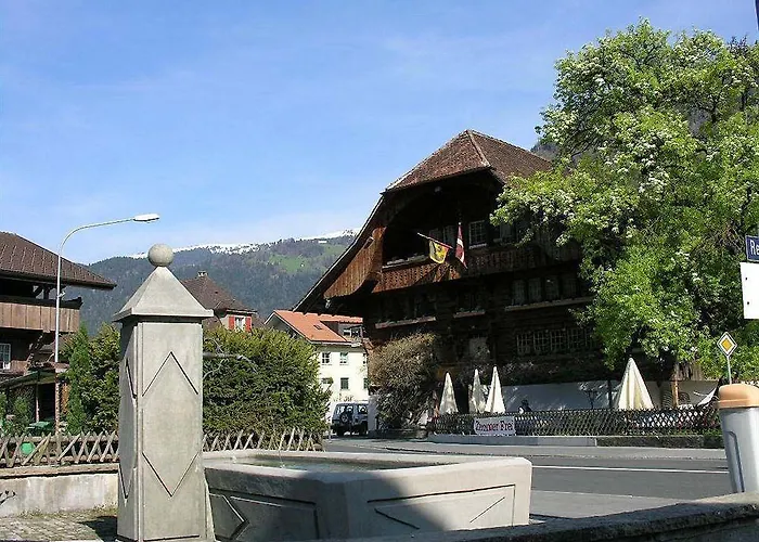 فندق Restaurant Hirschen 3*